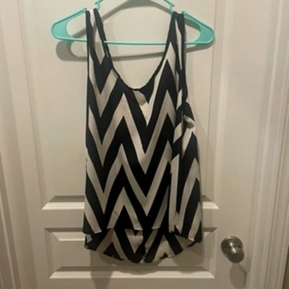 Chevron flowy tank with bow - Picture 2 of 4